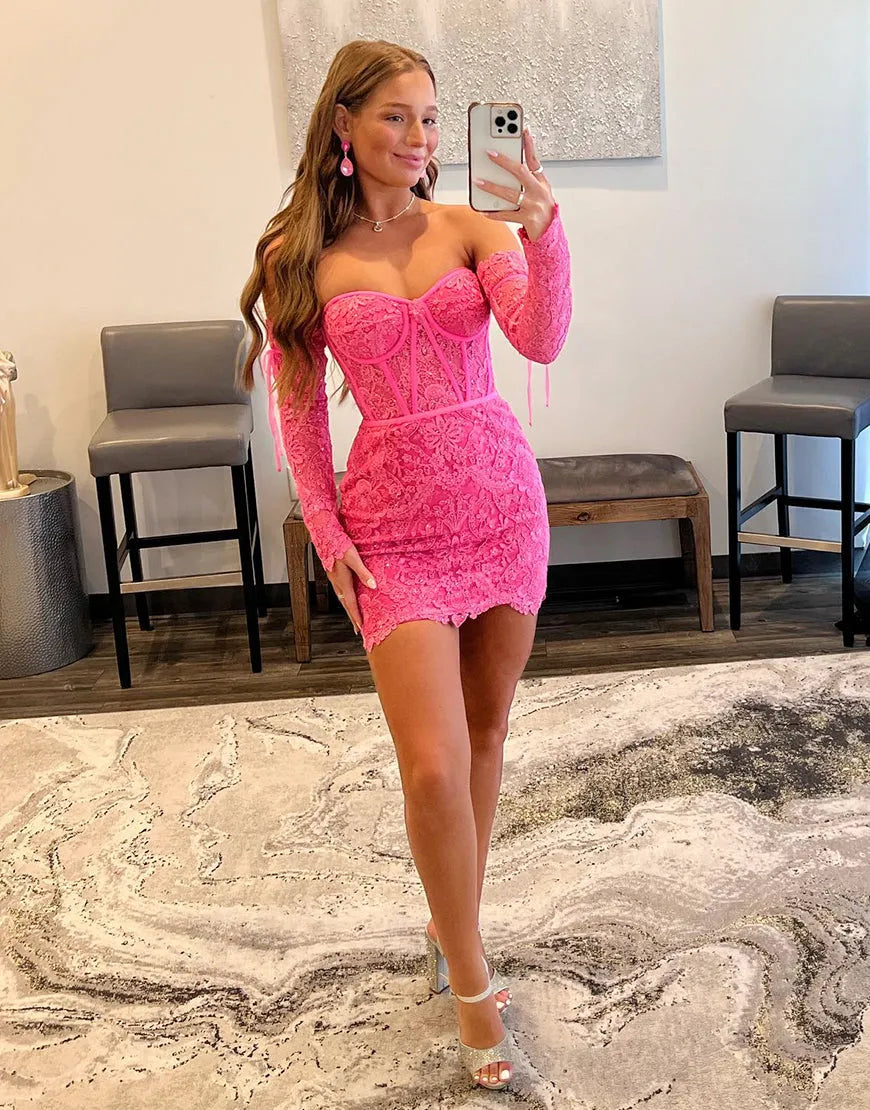 Vestido de fiesta rosa intenso con escote corazón y hombros descubiertos y apliques